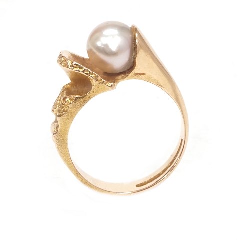 Lapponia Ring aus 14kt Gold mit einer Perle. 
Ringgr. 54