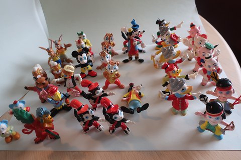 Disney Figuren
Sammlung von Disney Figuren aus Plastik gemacht, - viele davon haben Logo daran
Können als Total-Kauf oder Einzel-Kauf gemackt werden
In gutem Stande