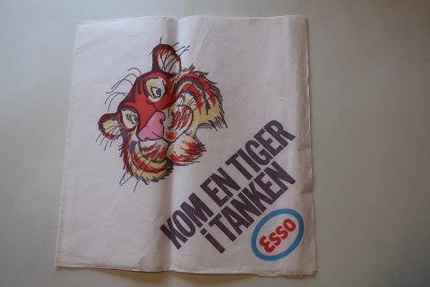 Für Sammler:
Werbung Servietten aus ESSO
"Kom en tiger i tanken"
SSEhr selten
5 stk
Aus die 1900-Jahren 
In gutem Stande, aber ein nicht