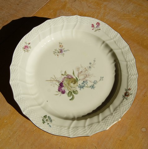 Frisenborg with gold rim Danish porcelain, large, round dish 1563, Ö 32.5cm