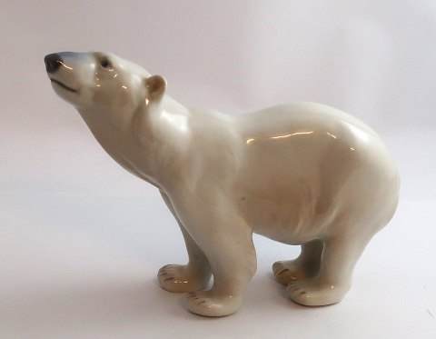 Bing & Gründahl. Porzellanfigur. Stehender Eisbär. Modell 1692. Länge 19 cm. (1 
Wahl)