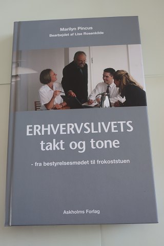 Erhvervslivets takt og tone,- fra bestyrelsesmødet til frokoststuen
På Dansk
 (se mere info på foto af bagsiden af bogen)
Askholms forlag
2001
Sideantal: 222
As good as new