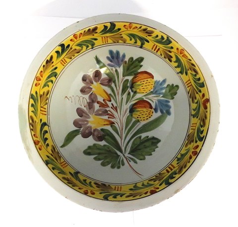 Kellinghusen. Steingutschale. Durchmesser 28 cm. Höhe 10 cm. Mit sehr kleinen 
Randkerben und alter Reparatur. (siehe Foto)