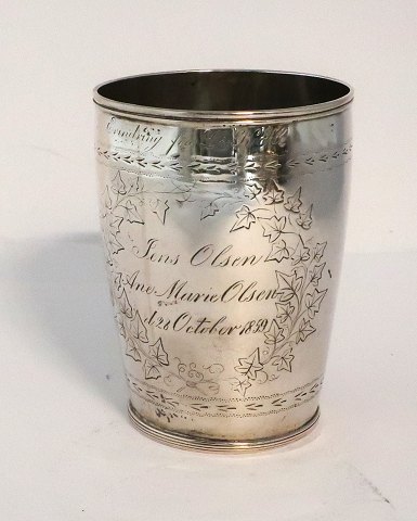 Jörgen Mönster, Kobenhagen. Silberbecher. Höhe 9 cm. Durchmesser 6,5 cm. 
Hergestellt 1812.