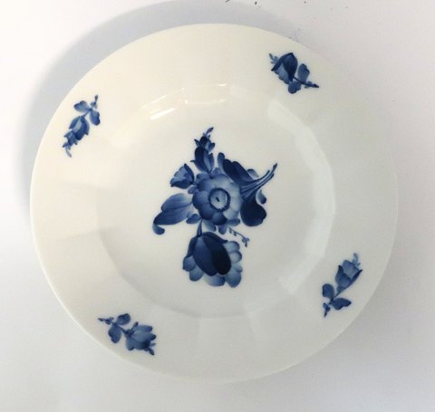 Königliches Kopenhagen. Blaue Blume, eckig. Kuchenteller. Modell 8518. 
Durchmesser 17,5 cm. (2 Wahl)