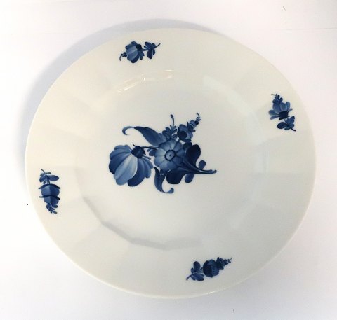Königliches Kopenhagen. Blaue Blume, eckig. Essteller. Modell 8549. Durchmesser 
25,5 cm. (2 Wahl)