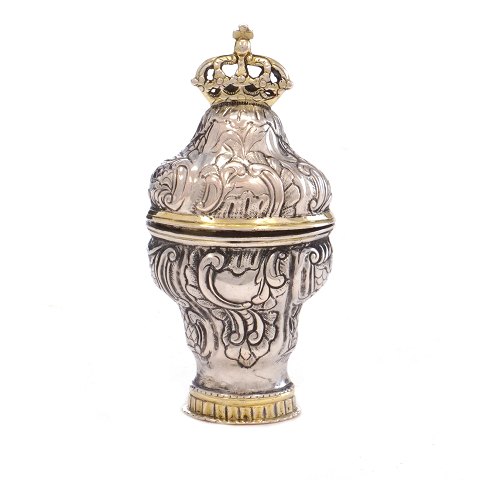 Riechdose aus Silber vom Meister C. C. Holm, 
Nykøbing Falster, 1815-53
H: 7,9cm