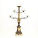 Grosser Bodenlecuhter für fünf Kerzen. Patinierte und vergoldete Bronze. 
Frankreich um 1850. H: 95cm. B: 66cm
