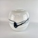 Kinnerup Antik 
& Porcelæn 
præsenterer: 
Holmegaard 
vase
hvid kant
Atlantis
21 cm