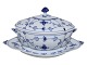 Antik K 
presents: 
Blue 
Fluted Plain
Lidded gravy 
boat