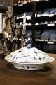 K&Co. presents: 
Royal 
Copenhagen Blue 
Fluted Plain 
oval ragout 
dish / lidded 
dish.
RC# 1/280. 
before 1923...