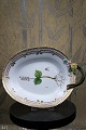 K&Co. presents: 
Royal 
Copenhagen 
Flora Danica 
dish / bowl 
with handle. 
RC#20/3540. 
1. sorting...