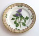 Lundin Antique 
präsentiert: 
Royal 
Copenhagen 
Flora Danica. 
Kuchenteller. 
Entwurf # 3552. 
Durchmesser 14 
cm. (1 ...