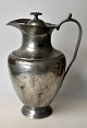 Pegasus – Kunst 
- Antik - 
Design 
präsentiert: 
Taufkanne 
aus Zinn, ca. 
1830, Dänemark.