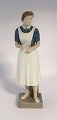 Lundin Antique 
präsentiert: 
Königliches 
Kopenhagen. 
Porzellanfigur. 
Krankenschwester.
 Modell 4507. 
Höhe 21,5 ...