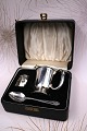 K&Co. presents: 
Old 
children's cup, 
small spoon and 
napkin ring in 
silver, 
stamped, 
in original 
old box ...