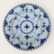 Moster Olga - 
Antik og Design 
präsentiert: 
Royal 
Copenhagen
Muschelblau
Vollspitzenteller
Nr.
 1/1087
*200 DKK