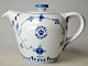 Pegasus – Kunst 
- Antik - 
Design 
presents: 
Bing & 
Grondahl 
teapot, 1054, 
blue painted, 
20th century.