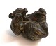 Königliches 
Kopenhagen. 
Figur aus 
Steinzeug. 
Liegender ...