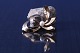 Antik Huset 
presents: 
Beautiful 
gold brooch 
with soft lines 
in 14 karat 
gold, with a 
real pearl.