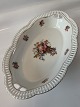 Antik Huset 
presents: 
Bavaria 
Schumann Oval 
Bowl with 
flowers.
Dimensions: 29 
X 17.5 X 6 cm.