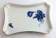 Lundin Antique 
präsentiert: 
Königliches 
Kopenhagen. 
Blaue Blume, 
mit Gold. 
Quadratisches 
Tablett. Modell 
1694. ...