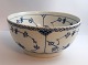 Lundin Antique 
präsentiert: 
Königliches 
Kopenhagen. 
Musselmalet, 
halbspitze. 
Große, runde 
Schale. Modell 
631. ...