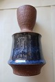 Eine schöne Michael Andersen Vase 
Bornholm, Denmark
Mit Stempel
Aus die 1960-Jahren
H: 14cm
Durchm: 8cm
In gutem Zustand