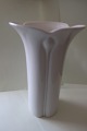 ViKaLi 
präsentiert: 
Eine 
schöne weisse 
Vase aus 
Arzberg, 
Germany
Porzellan
H: 19cm
In sehr gutem 
Zustand