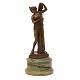 Aabenraa 
Antikvitetshandel 
præsenterer: 
Grand Tour 
souvenir i form 
af bronze 
skulptur 
forestillende 
Venus på ...