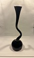 Stentoft Antik 
präsentiert: 
Schwarze 
Swing Vase von 
Normann 
Copenhagen 29,8 
cm Glasvase mit 
geschwungener 
...