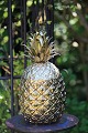 K&Co. 
præsenterer: 
Lækker 
Italiensk 
isspand 
designet af 
Mauro Manetti
i form af 
ananas i 
forgyldt tin 
fra ...