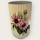 Moster Olga - 
Antik og Design 
präsentiert: 
Große 
Lyngby-Vase
Mit Blumen
*2.400 DKK