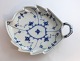 Königliches Kopenhagen. Musselmalet, Gerippt. Beilagen. Modell 144. Länge 23 cm. 
(1 Wahl).