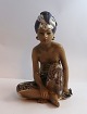 Lundin Antique 
præsenterer: 
Dahl 
Jensen. 
Porcelænsfigur. 
Bali Pige. 
Model # 1136. 
Højde 21,5 cm. 
( 1 sortering )