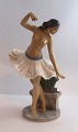 Lundin Antique 
præsenterer: 
Dahl 
Jensen. 
Porcelænsfigur. 
Pompeisk 
danser. Model # 
1292. Højde 27 
cm. (1 
sortering)