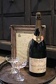 K&Co. 
præsenterer: 
Dekorativ 
, gammel fransk 
reklame 
Bollinger 
champagneflaske 
med en rigtig 
fin patina...