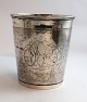 Lundin Antique 
präsentiert: 
Großer 
Silberpokal. 
Silbermeister 
unbekannt. 
Gravur von 
1756. Höhe 11 
cm. ...