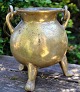 Pegasus – Kunst 
- Antik - 
Design 
präsentiert: 
Barocker 
dreibeiniger 
Topf mit 
Henkel, 18. 
Jahrhundert. 
Dänemark.