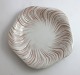 Lundin Antique 
präsentiert: 
Königliches 
Kopenhagen. 
Rosa Muschel. 
Design Arje 
Griegst. 
Teller. 
Durchmesser 
19,5 ...