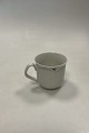 Danam Antik 
presents: 
Bing and 
Grøndahl 
Stoneware Rondo 
Mug No. 495