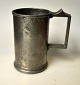 Pegasus – Kunst 
- Antik - 
Design 
presents: 
English 
measuring cup 
in pewter, 19th 
century 
England.