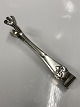 Antik Huset 
presents: 
Sugar 
tongs / Olive 
tongs French 
Lily 
Silverplate
Length 11.8 cm