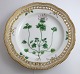 Lundin Antique 
präsentiert: 
Royal 
Copenhagen. 
Flora Danica 
Teller m. 
durchbrochener 
Kante. 
Durchmesser 25 
cm. ...