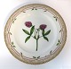 Lundin Antique 
präsentiert: 
Royal 
Copenhagen 
Flora Danica. 
Menüe Teller. 
Entwurf # 3549. 
Durchmesser 25 
cm. (1 ...