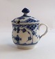 Lundin Antique präsentiert: Königliches Kopenhagen. Musselmalet, halbspitze. Senfglas. Modell 744. Höhe 8,5 cm. ...