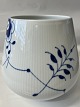 RC, Blue Mega Mussel Fluted VaseH: 20.5 x Ø 20 cm
