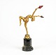 Lundin Antique präsentiert: Fantastische Art-déco-Bronzefigur von Ferdinand Preiss. „Mädchen mit brennenden ...