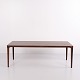 Osted Antik & Design präsentiert: Länglicher Couchtisch aus Palisander mit Runden Spitz Zulaufenden Beinen ...