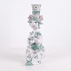 Osted Antik & Design präsentiert: Bjørn Wiinblad Figur Nr. 93 aus Keramik in Grün und Rosa mit Blumenmotiv